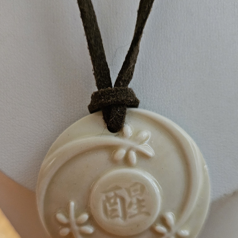 Carved White Ceramic Pendant Necklace Choose One With Which Chain You Want - Picture 12 of 16